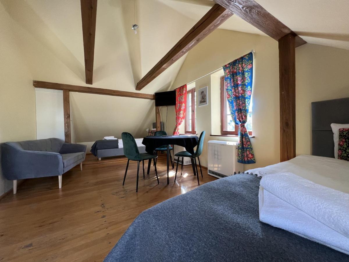 Gosciniec Folkier Hostel Zgierz Kültér fotó