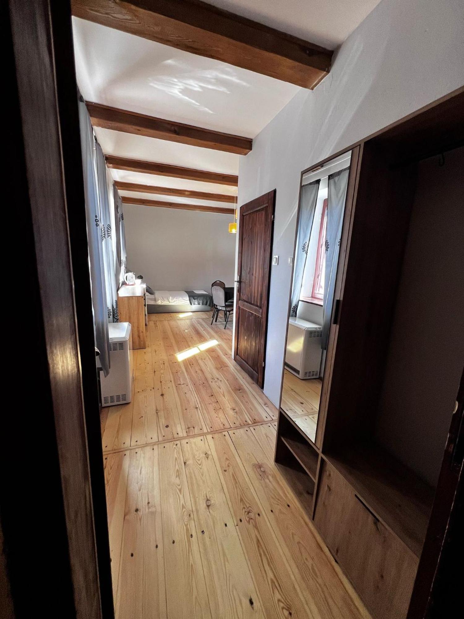 Gosciniec Folkier Hostel Zgierz Kültér fotó